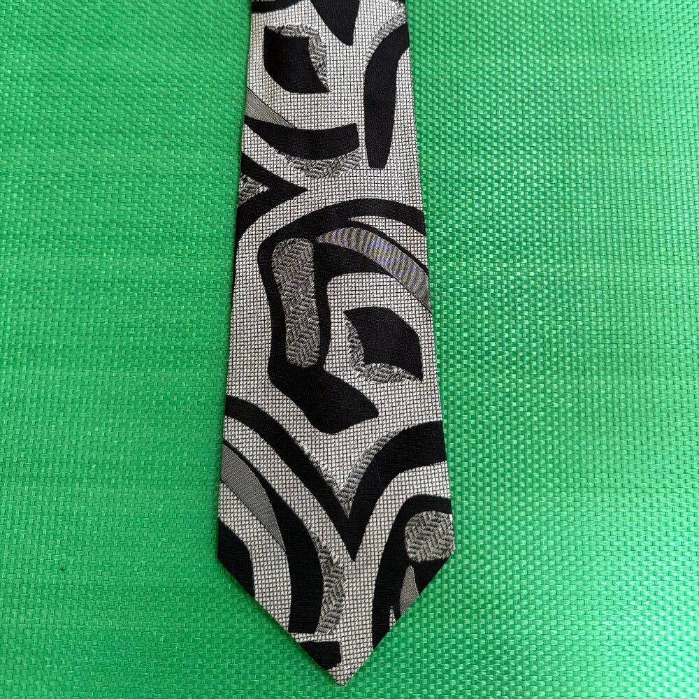 Gianni Versace 100% Silk Tie  Classics -56" x 3.5" Made in Italy